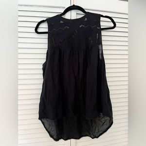 Aritzia flowy tank top with lace detail